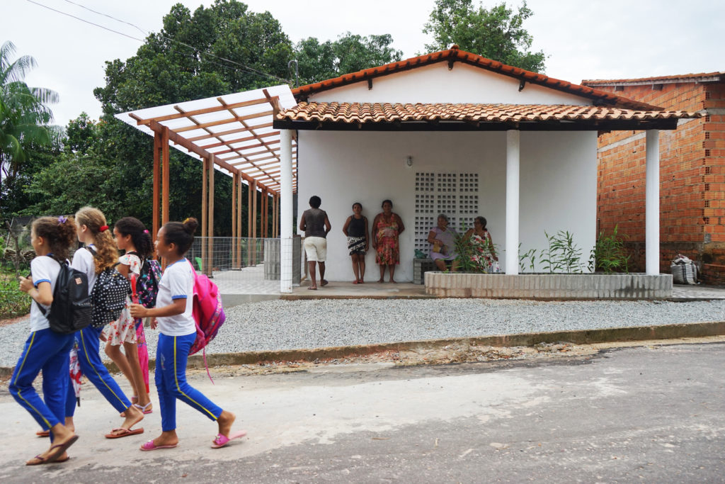 7 projetos contemporâneos de arquitetura brasileira que exploram a luz e a transparência